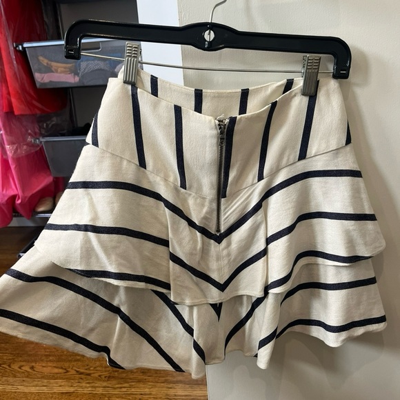 Alice and Olivia : white and blue skort! Size 4 great conditions - Picture 4 of 5